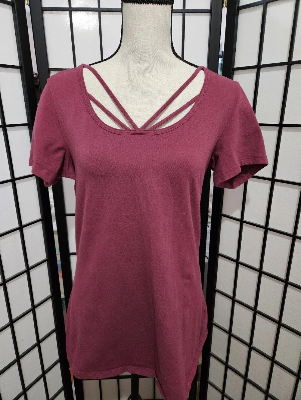 Torrid Size 1 (1X) Berry Short Sleeve Strappy Scoop Neck Stretch Knit Top - Picture 1 of 5